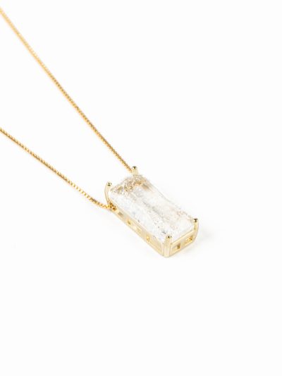 Collier court chaîne délicate or rempli 18K pierre naturelle cristal vintage chic minimaliste collection entrepreneure Rachelle Séguin 2023-2024 Kara-Bijoux